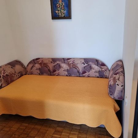 Appartamento Apartman On The Beach - Nemira, Omiš Esterno foto