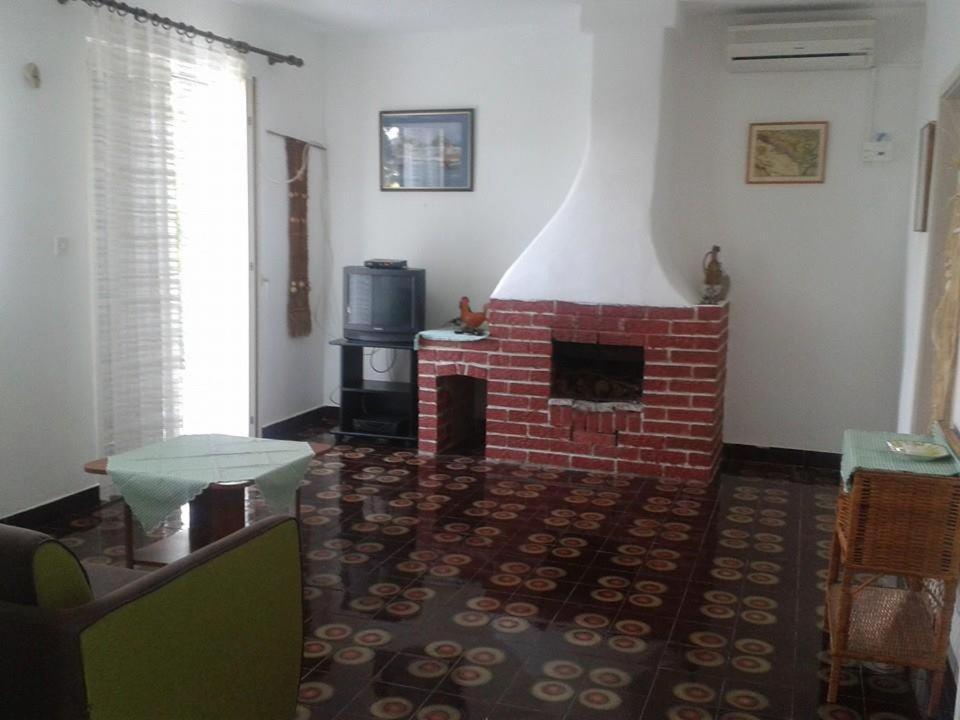 Appartamento Apartman On The Beach - Nemira, Omiš Esterno foto