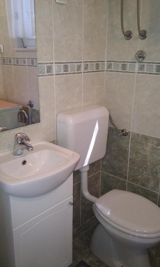 Appartamento Apartman On The Beach - Nemira, Omiš Esterno foto