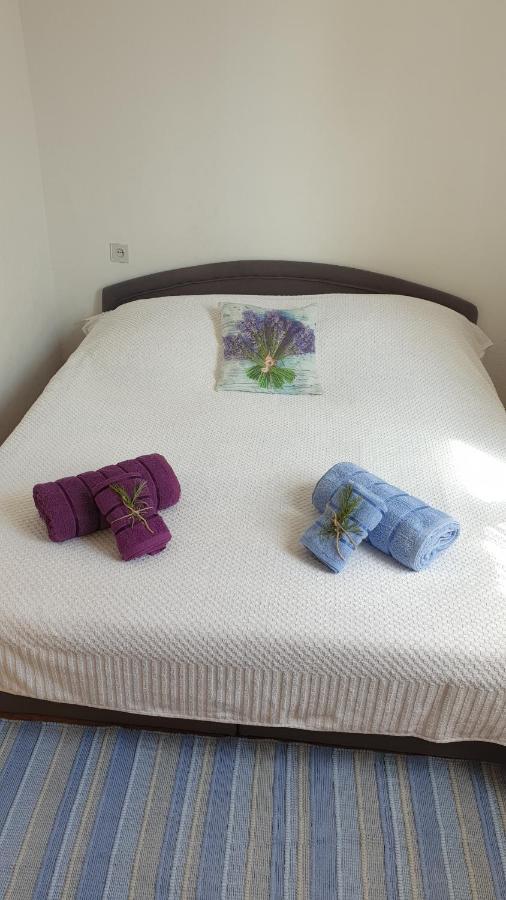 Appartamento Apartman On The Beach - Nemira, Omiš Esterno foto